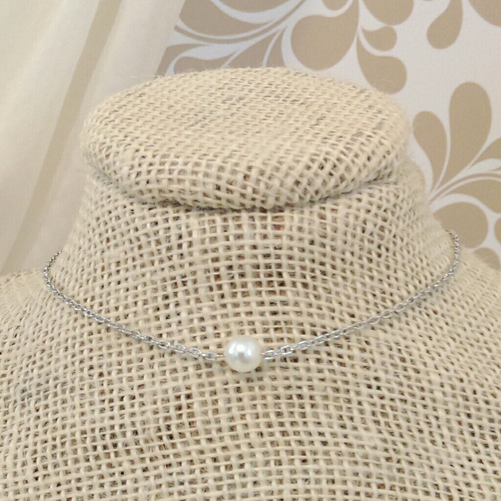 Faux Pearl Silver Tone Choker Necklace 8$